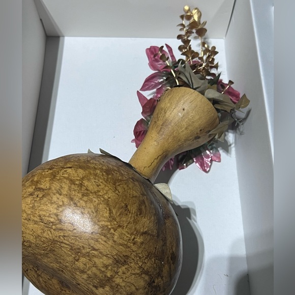 ❗️5/$10 - Painted Vase with artificial flower arrangement - Picture 4 of 4